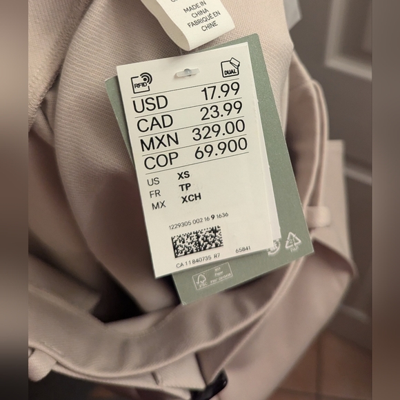 H&M Pleated Beige Shorts - XS - Picture 4 of 5